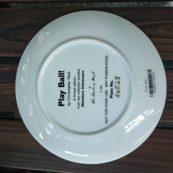 Limited edition plate Play Ball by Christopher Nick - Picture 2 of 3